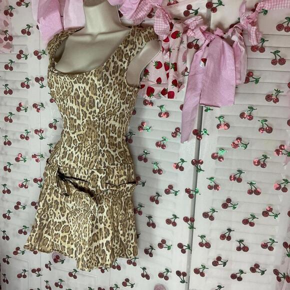 kimchi Blue Leopard print mini dress romper with belt - Picture 2 of 6